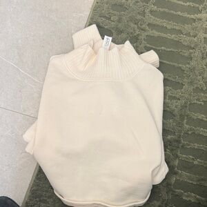 ALO Yoga Cream Sweatshirt